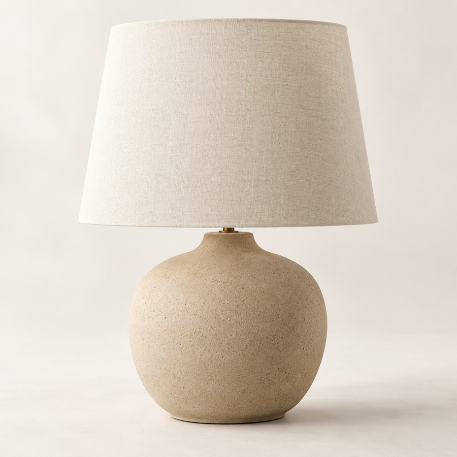 LUNE — Lampe à poser en céramique sable — visuel de démonstration
